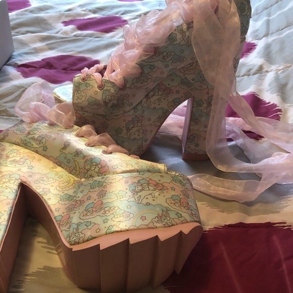 Platform heels only worn once inside - Picture 2 of 2